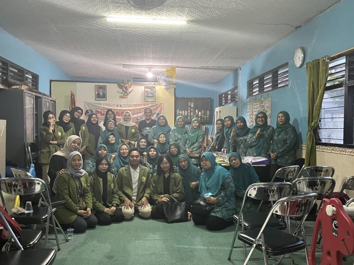 Kelompok 57 Bersinergi Dengan Warga Kelurahan Kertajaya Dalam Pemberdayaan UMKM (foto : ist) Kelompok 57 Bersinergi Dengan Warga Kelurahan Kertajaya Dalam Pemberdayaan UMKM (foto : ist)