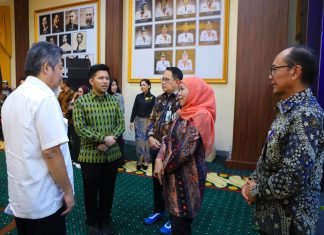 Gubernur Khofifah Ajak Kepala Daerah se-Jawa Timur Jaga Iklim Investasi Inklusif, Gubernur Indonesia Ibrahim : Pertumbuhan Ekonomi PDRB Jawa Timur Lebih Tinggi Kedua Nasional Gubernur Khofifah Ajak Kepala Daerah se-Jawa Timur Jaga Iklim Investasi Inklusif, Gubernur Indonesia Ibrahim Pertumbuhan Ekonomi PDRB Jawa Timur Lebih Tinggi Kedua Nasional (foto : ist)
