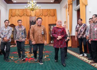Bangun Ekonomi Desa, Gubernur Khofifah Ajak Bulog Sinergi Salurkan Bahan Pokok Lewat Koperasi Merah Putih Bangun Ekonomi Desa, Gubernur Khofifah Ajak Bulog Sinergi Salurkan Bahan Pokok Lewat Koperasi Merah Putih (foto : ist)