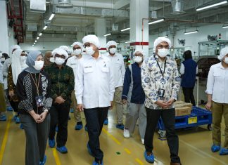 Kepala BPOM RI Kunjungi Pabrik dan Pusat Riset ParagonCorp, Soroti Inovasi Berbasis Riset dalam Industri Kosmetik Indonesia Kepala BPOM RI Kunjungi Pabrik dan Pusat Riset ParagonCorp, Soroti Inovasi Berbasis Riset dalam Industri Kosmetik Indonesia