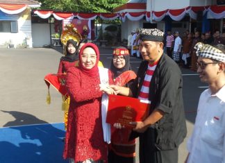 BKKBN Jatim Gelar Upacara HUT RI Ke-80, Serahkan Penghargaan dan Parade Nusantara