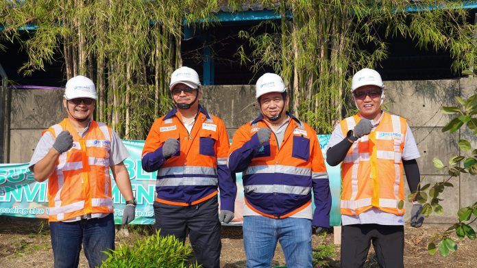 Foto Bersama jajaran Direksi TPS usai penanaman pohon di area terminal, Jum'at 15 Agustus 2025