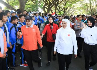 Jalan Sehat Bersama Puluhan Ribu Murid dan Guru Se-Kediri, Gubernur Khofifah Tegaskan SMA/SMK/SLB Negeri Se-Jatim Bebas Pungli