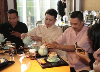 Vasa Hotel Surabaya Sambut Festival Pertengahan Musim Gugur dengan Koleksi Mooncake Royal Fengxian Vasa Hotel Surabaya Sambut Festival Pertengahan Musim Gugur dengan Koleksi Mooncake Royal Fengxian (foto : ist)