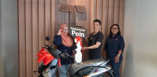 Tukar Telkomsel Poin, Seorang Warga Surabaya Bawa Pulang Hadiah Sepeda Motor Tukar Telkomsel Poin, Seorang Warga Surabaya Bawa Pulang Hadiah Sepeda Motor (foto : ist)