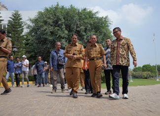 Pemkab Tuban Kunjungi Pabrik PT Solusi Bangun Indonesia Tbk. Wujudkan Sinergi Pemkab Tuban Kunjungi Pabrik PT Solusi Bangun Indonesia Tbk Wujudkan Sinergi (foto : ist)