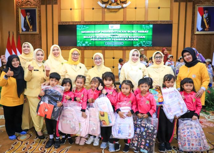 Ketua DPD PP PAUD Jatim Optimis Guru Hebat Lahirkan Anak-Anak Hebat (foto : ist) Ketua DPD PP PAUD Jatim Optimis Guru Hebat Lahirkan Anak-Anak Hebat (foto : ist)