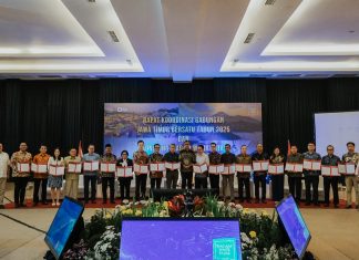 Kanwil DJP Jatim I Serahkan Piagam Wajib Pajak Kanwil DJP Jatim I Serahkan Piagam Wajib Pajak (foto : ist)
