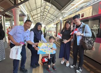 KAI Daop 8 Surabaya Hadirkan Perayaan Istimewa di Atas Kereta Api dan Stasiun, Meriahkan HUT RI Ke-80