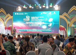 Festival Ekonomi Syariah (FESYAR) Jawa 2025 Resmi Dibuka Oleh Gubernur Jawa Timur