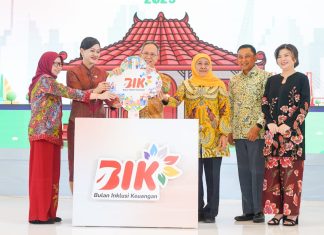 Gubernur Khofifah Hadiri Gelaran Puncak Bulan Inklusi Keuangan (BIK) dan FinExpo 2025 Bersama OJK