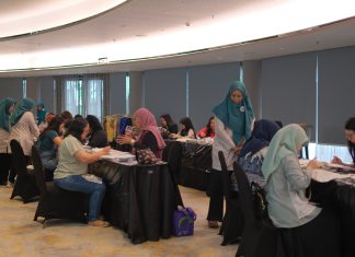 Dari Ampas Teh dan Kopi Menjadi Karya: Sheraton Surabaya Hadirkan Pengalaman Membatik Ramah Lingkungan
