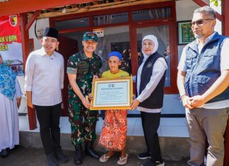 Apresiasi Program Rutilahu di Momen Peringatan HUT ke-80 TNI, Gubernur Khofifah : Bukti Sinergi TNI dan Pemprov Jatim Hadir untuk Rakyat