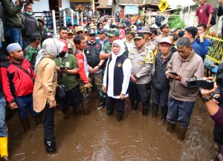 Optimalkan Penanganan Dampak Erupsi Gunung Semeru, Gubernur Khofifah: Pemprov Jatim Berkolaborasi BNPB, BMKG, dan Puspenerbal Juanda Gelar Operasi Modifikasi Cuaca