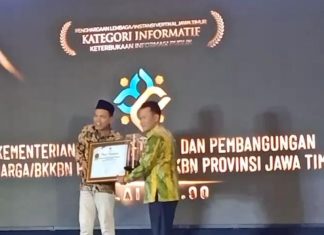 Kemendukbangga/BKKBN Jatim Raih Predikat Informatif di Malam Anugerah KI Awards Jawa Timur 2025