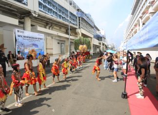 MV.Norwegian Spirit Sandar Perdana di Pelabuhan Tanjung Perak, Awali Ramainya Kapal Pesiar di Akhir Tahun 2025