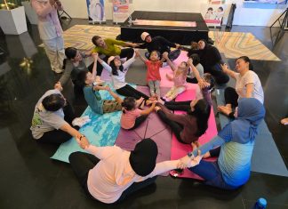 Mom & Kids Joyful Yoga : Rayakan Kebersamaan Ibu dan Anak Lewat Gerakan & Warna di Artotel TS Suites Surabaya