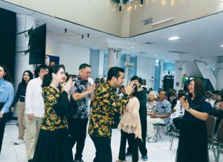 Wagub Emil Safari Kunjungan Sapa Umat Kristiani Merayakan Peringatan Natal Pada Beberapa Gereja Di Surabaya