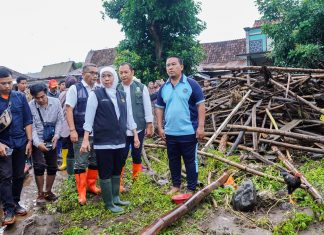 Gubernur Khofifah Pastikan Penanganan Banjir di Situbondo Cepat dan Terpadu, Optimalkan Langkah Strategis Pengerukan Sungai hingga Penguatan Infrastruktur Pengendali Banjir