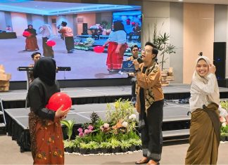 Sulap Ballroom Jadi Pasar Rakyat, Palm Park Hotel Surabaya Sukses Gelar Pesta Tahun Baru Yang Unik