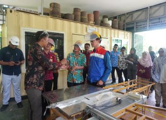 Dari Limbah Jadi Cuan, Pertamina Lubricants Resmikan Bengkel Sampah di SMK Manbaul Ulum Kebomas Gresik