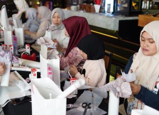 Kreasi Hijab Jadi Bucket : ARTOTEL TS Suites Surabaya Hadirkan Workshop Unik Sambut Ramadan