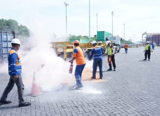 Perkuat Standar K3, PT Terminal Petikemas Surabaya Lakukan Drill Penanganan Barang Berbahaya