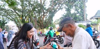 Sebar Kebaikan Ramadan, Atria Hotel Malang dan Radio Kosmonita Malang Turun Langsung Bagikan 1.000 Takjil