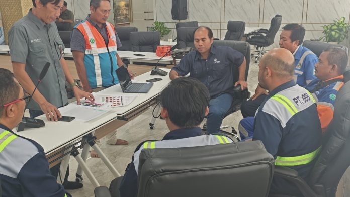 Tim Operasional TPS sedang melakukan koordinasi pada simulasi drill BCMS, pada Kamis (2_4) di Kantor TPS