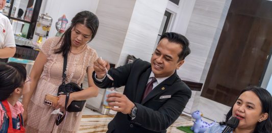 Keseruan Easter Eggscape di Hotel Ciputra World Surabaya, dari Menghias Cookies hingga Aksi Bartender Cilik