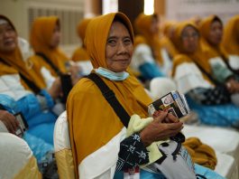 Mislicha : Penjual Cilok Asal Pasuruan Berangkat Haji di Usia 85 Tahun, Jemaah Tertua Kloter 10 Embarkasi Surabaya