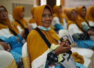 Mislicha : Penjual Cilok Asal Pasuruan Berangkat Haji di Usia 85 Tahun, Jemaah Tertua Kloter 10 Embarkasi Surabaya