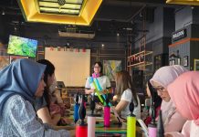 Workshop Buket Balon : Diwarnai Balon, Tawa dan Kreativitas di ARTOTEL Hayam Wuruk Surabaya