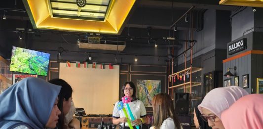 Workshop Buket Balon : Diwarnai Balon, Tawa dan Kreativitas di ARTOTEL Hayam Wuruk Surabaya