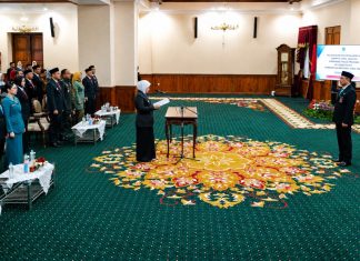 Khofifah Kukuhkan Shodiqin sebagai Kepala Perwakilan BKKBN Jatim, Fokus Tekan AKI, AKB dan Pernikahan Dini