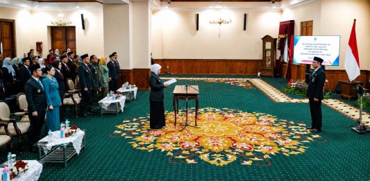 Khofifah Kukuhkan Shodiqin sebagai Kepala Perwakilan BKKBN Jatim, Fokus Tekan AKI, AKB dan Pernikahan Dini