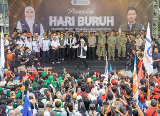 Gubernur Khofifah, Wagub Emil dan Forkopimda Jatim Bersama Ribuan Buruh Peringati May Day 2026 di Halaman Kantor Gubernur Jawa Timur