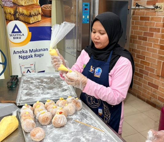 Pupuk Kujang Gandeng Bogasari Tingkatkan Keterampilan Tata Boga Warga Cikampek