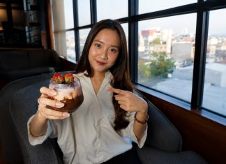 Tamu Aston Inn Jemursari Dapat Nikmati Mocca Berry Sambil Sunset dan Berenang