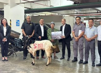 Swiss-Belinn Manyar Surabaya Sambut Idul Adha dengan Penyerahan Hewan Kurban kepada Masjid Al-Anwar Surabaya