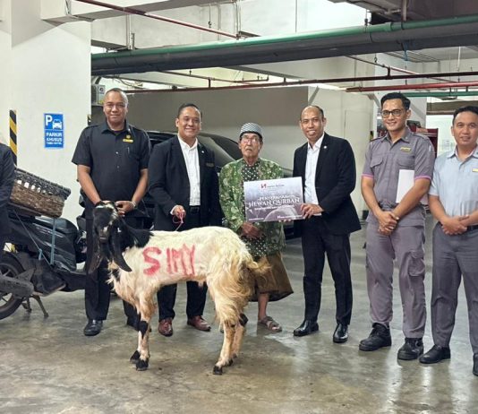 Swiss-Belinn Manyar Surabaya Sambut Idul Adha dengan Penyerahan Hewan Kurban kepada Masjid Al-Anwar Surabaya