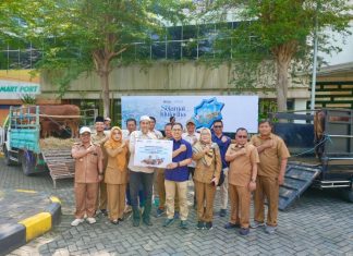 PT Terminal Teluk Lamong Laksanakan Program Pelindo Berbagi Hewan Kurban, 12 Sapi dan 21 Kambing Buat Masyarakat Sekitarnya