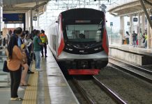 Demi Keselamatan, Ini Aturan Penting Pengguna Saat Naik dan Turun Commuter Line Di Area Peron