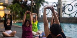 Wyndham Surabaya City Centre Peringati Hari Yoga Internasional 2026 dengan Sunset Yoga