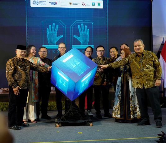 OJK Jatim Perkuat Ekosistem Susu Sapi Perah Melalui Program Pengembangan Ekonomi Daerah