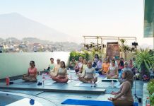 Menikmati Yoga Pagi dengan Suguhan View Pegunungan Kota Malang