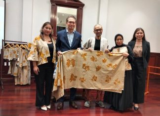 Dari Ampas Kopi Menjadi Fashion Berkelanjutan: Hotel Majapahit Surabaya Dan Dkoe Outerwear Hadirkan Scarf Ramah Lingkungan Hasil Kolaborasi Lokal