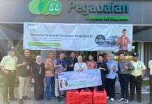 Mengetuk Pintu Langit: Jumat Berkah : Bagian Dari TJSL, Pegadaian Kanwil XII Surabaya Salurkan 14.000 Paket Makanan