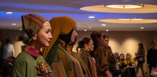 Wyndham Surabaya City Centre Dukung Karya Desainer Lokal Lewat Peragaan Busana