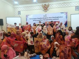 PLN UIT JBM Dorong Masyarakat Inklusif, Bekali 100 Peserta dengan Pelatihan Bahasa Isyarat dan Batik Eco Print di Probolinggo